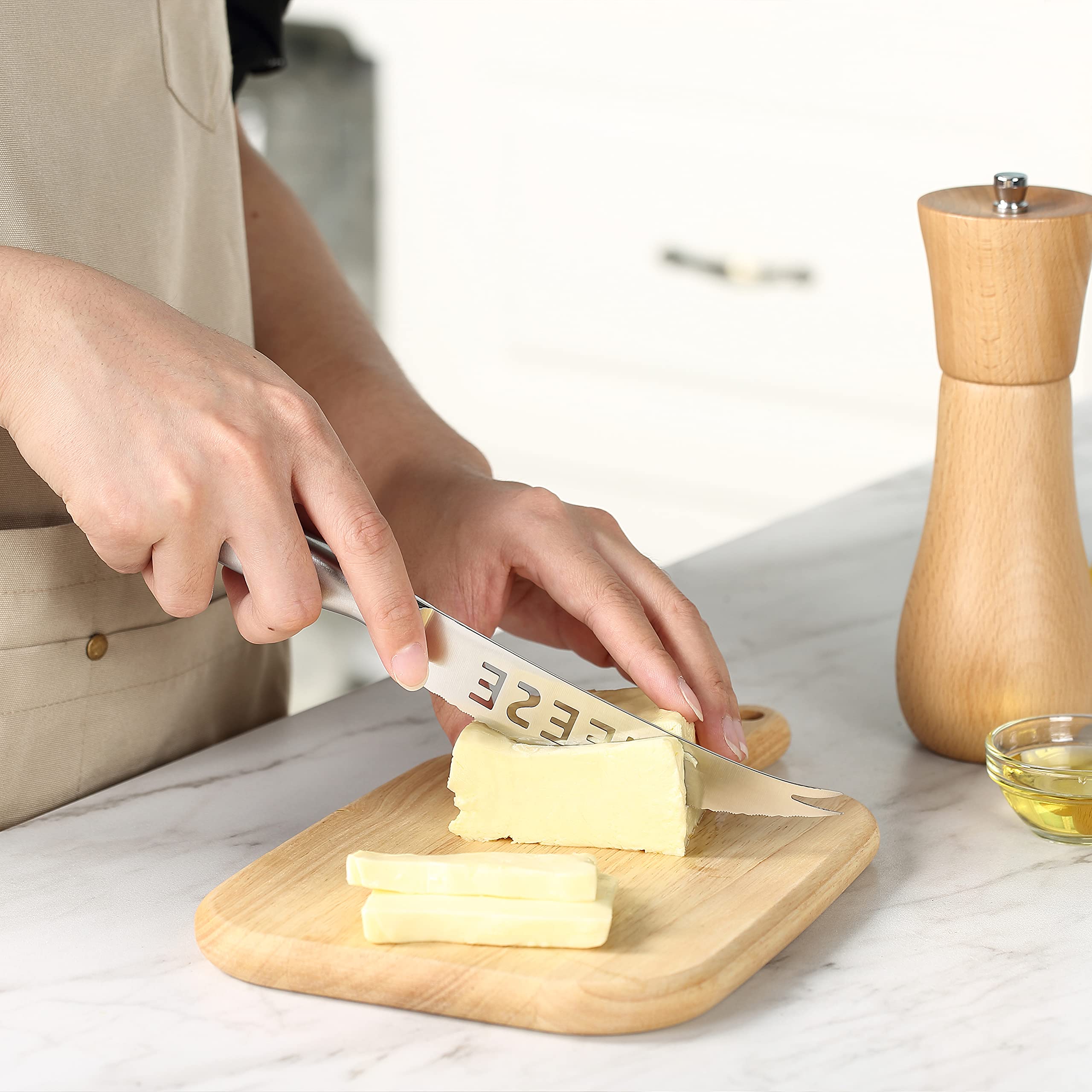 McCook 4.5-inch pizza knife for crust-friendly slicing