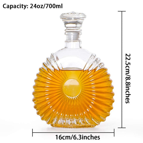 MDLUU Decanter pour-spout enables smooth, controlled serving during tastings.
