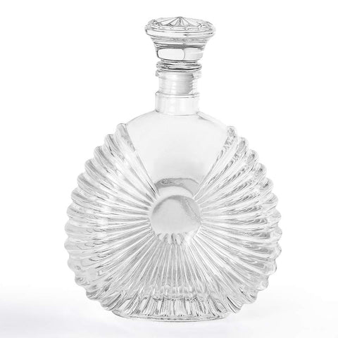 MDLUU Glass decanter clear body on display enhances premium spirit presentation.