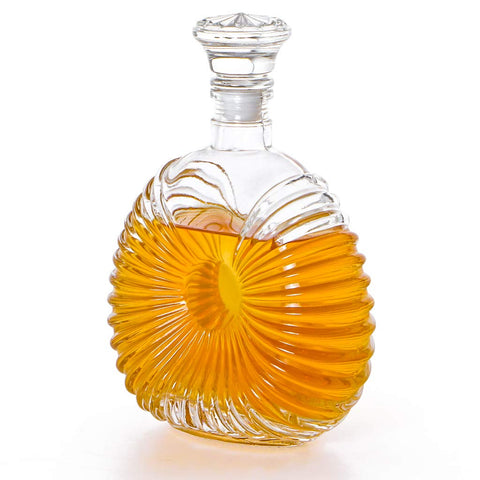 MDLUU Liquor Decanter with airtight stopper preserves aroma and keeps pours precise.