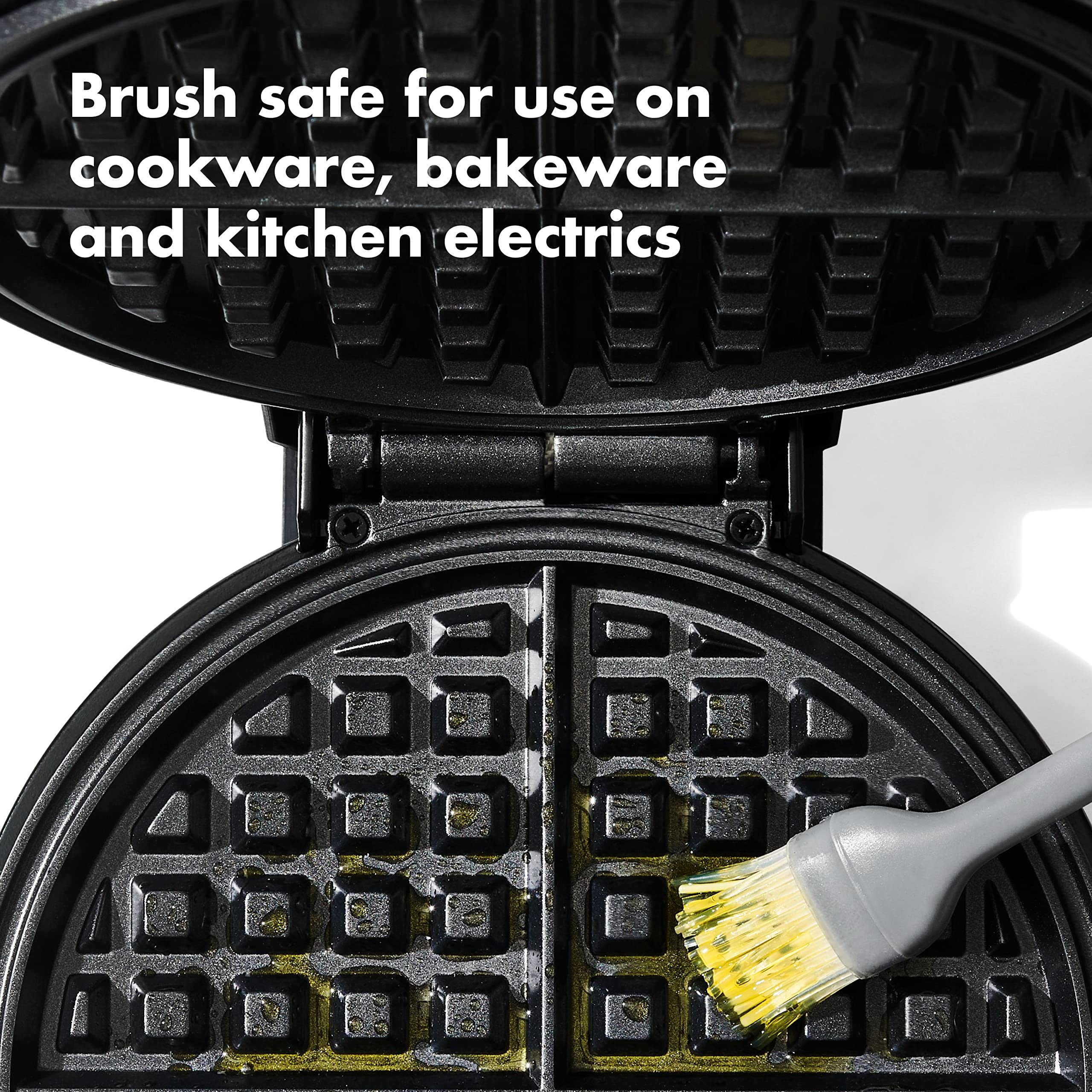 Measured oil-dispensing feature aids controlled greasing of pans