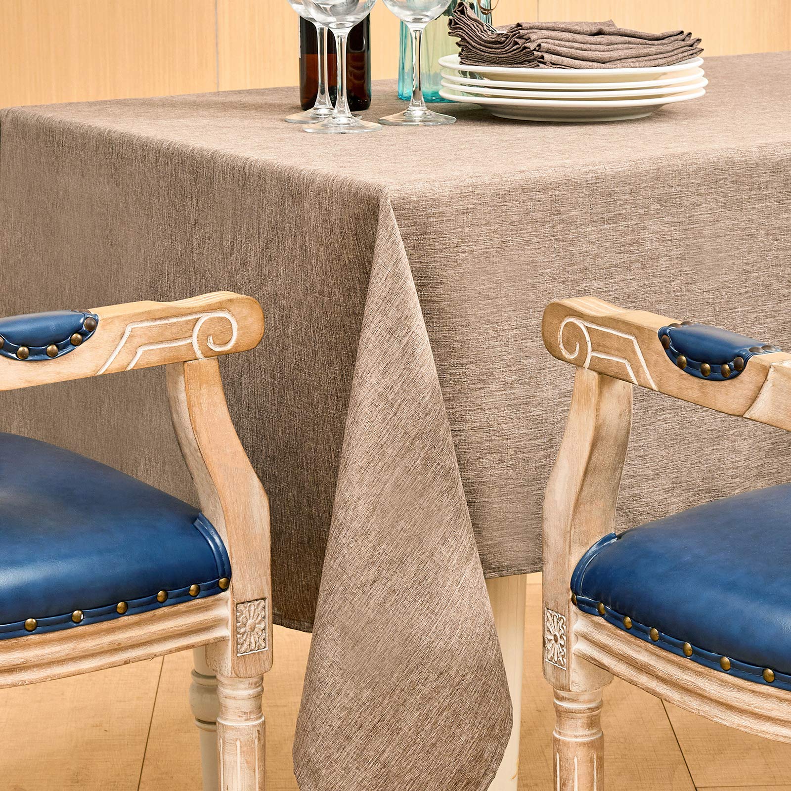 Mebakuk easy-care tablecloth ready for wipe-clean and machine wash