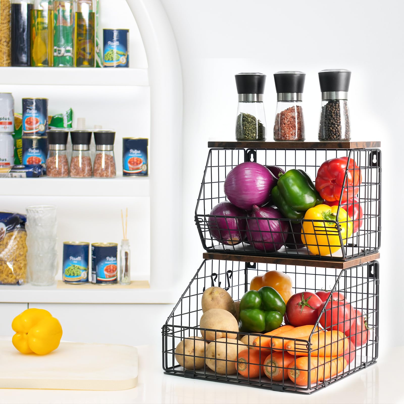 Mefirt wire basket with plastic liners for quick cleaning.