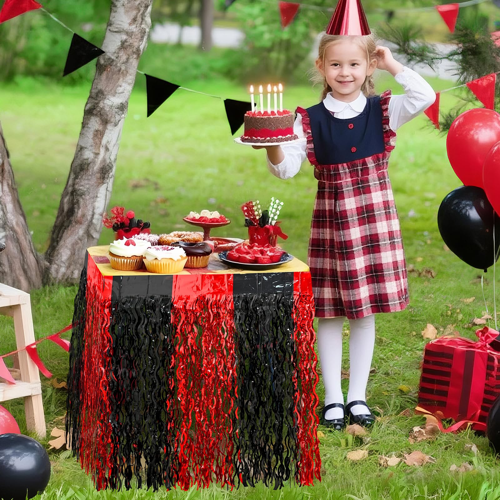 Mega-L 2025 skirts fit rectangular and round tables for versatile decoration