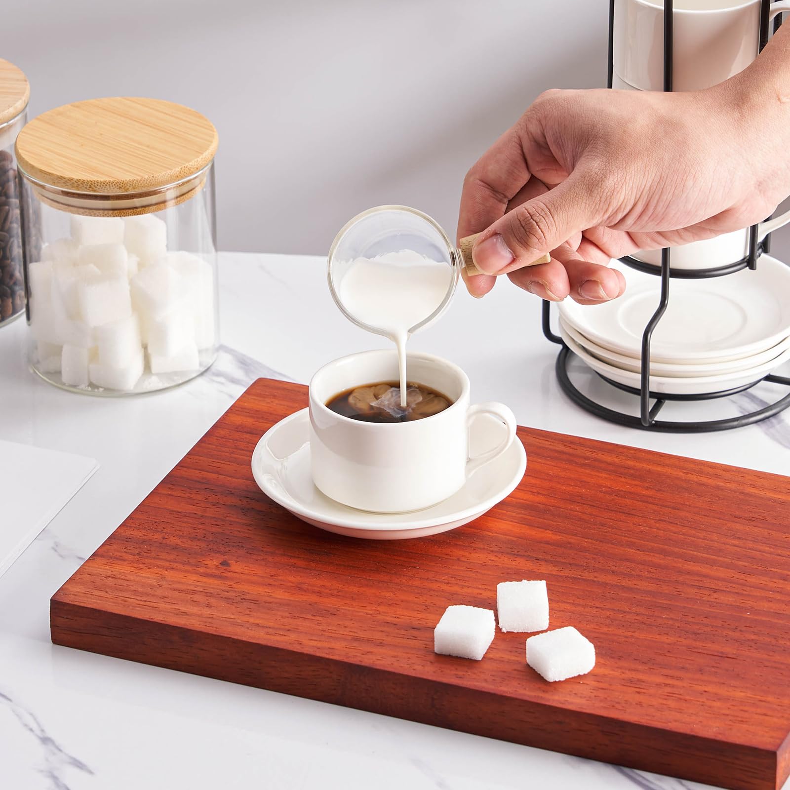 Meichu non-slip base helps prevent spills during sharing and serving.