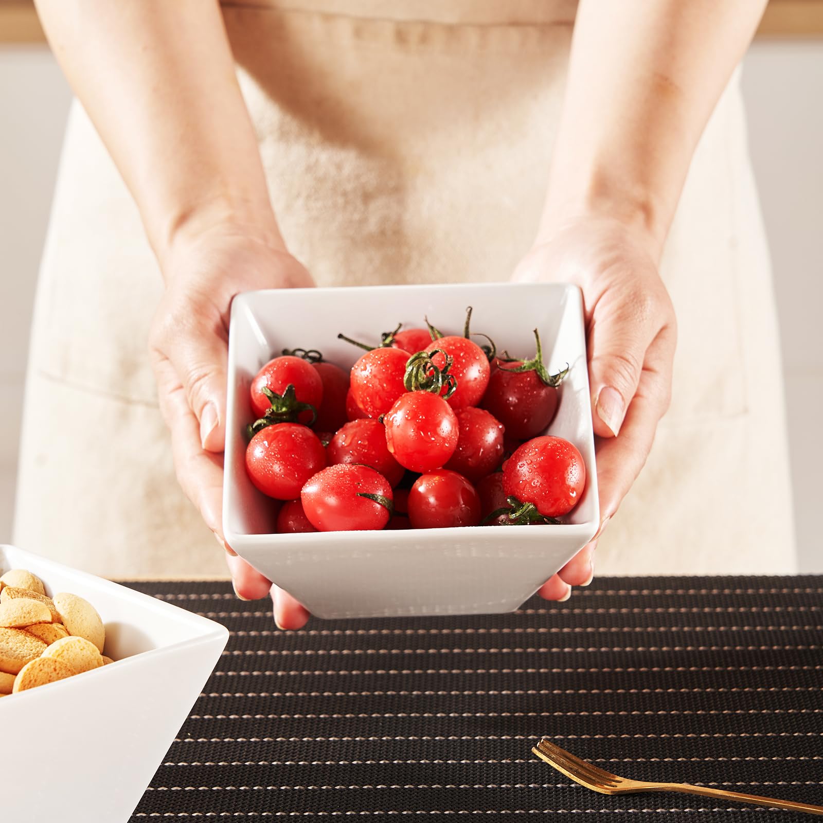 Meideal chip-resistant porcelain finish keeps brightness over time.