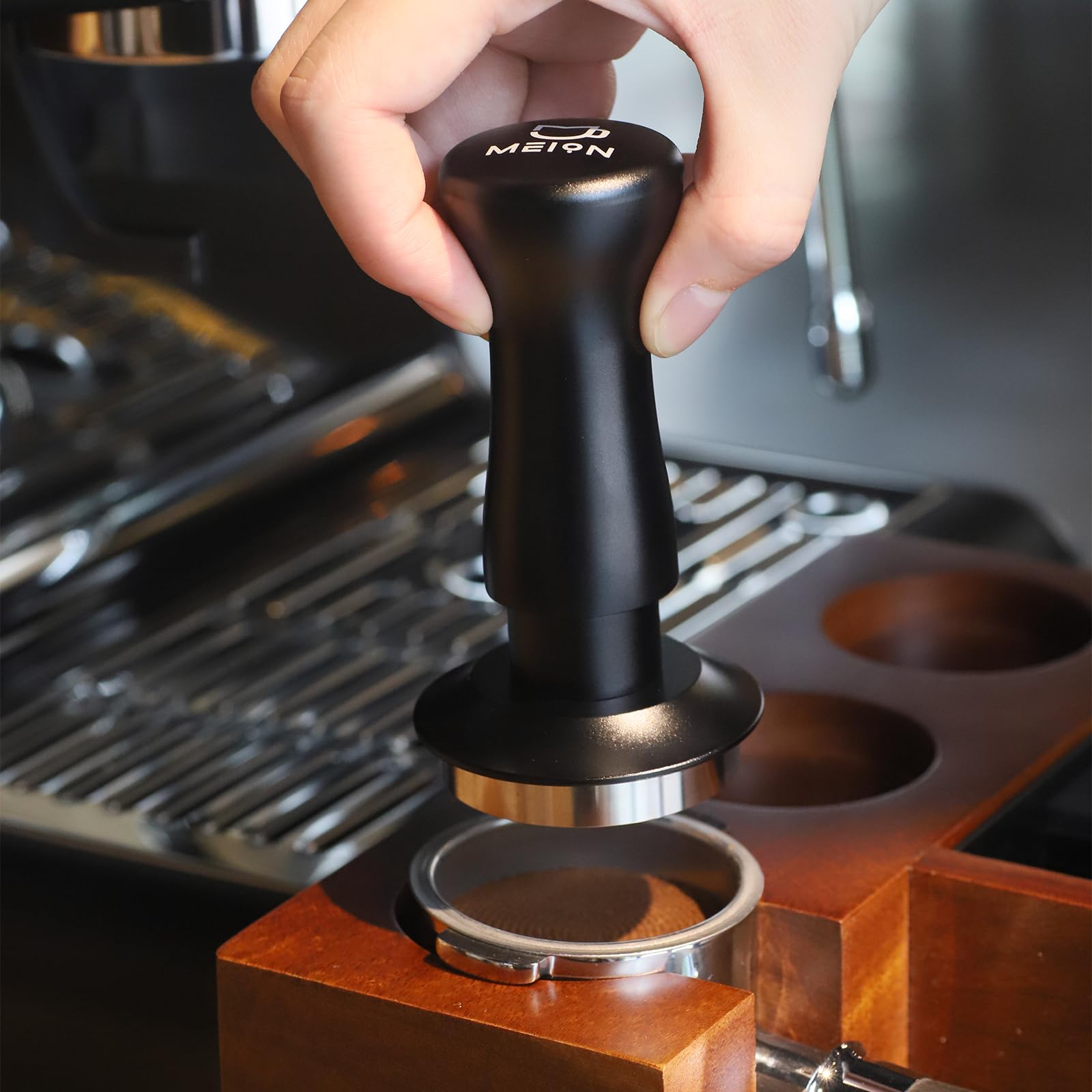 MEION ergonomic grip designed for comfortable tamping across sessions