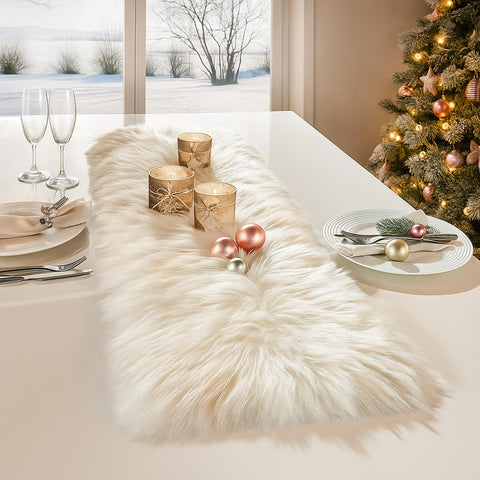 MeiSan table runner in white faux fur with close-up texture for cozy décor.