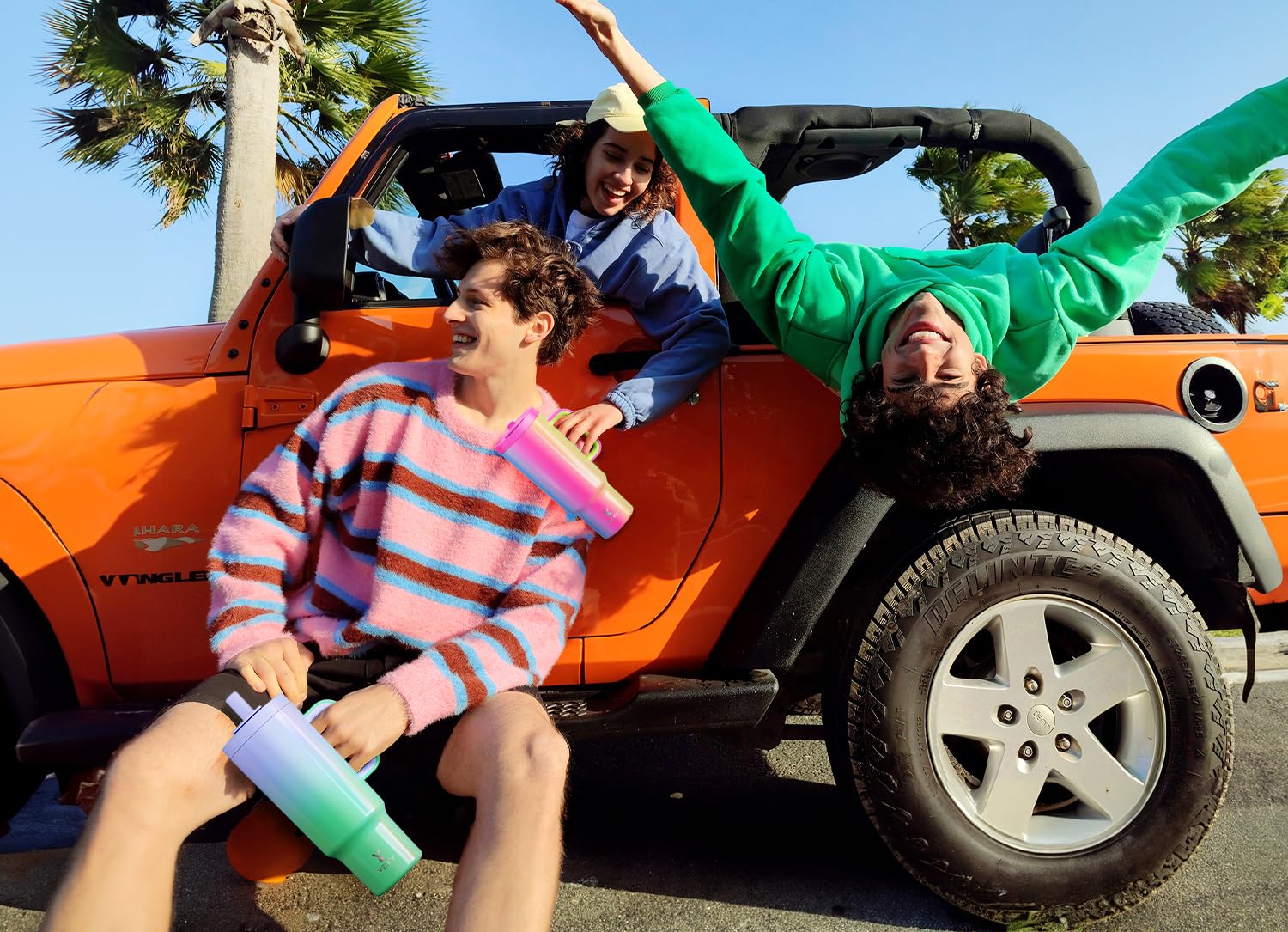 Meoky tumbler with non-slip base stays steady on desks or console