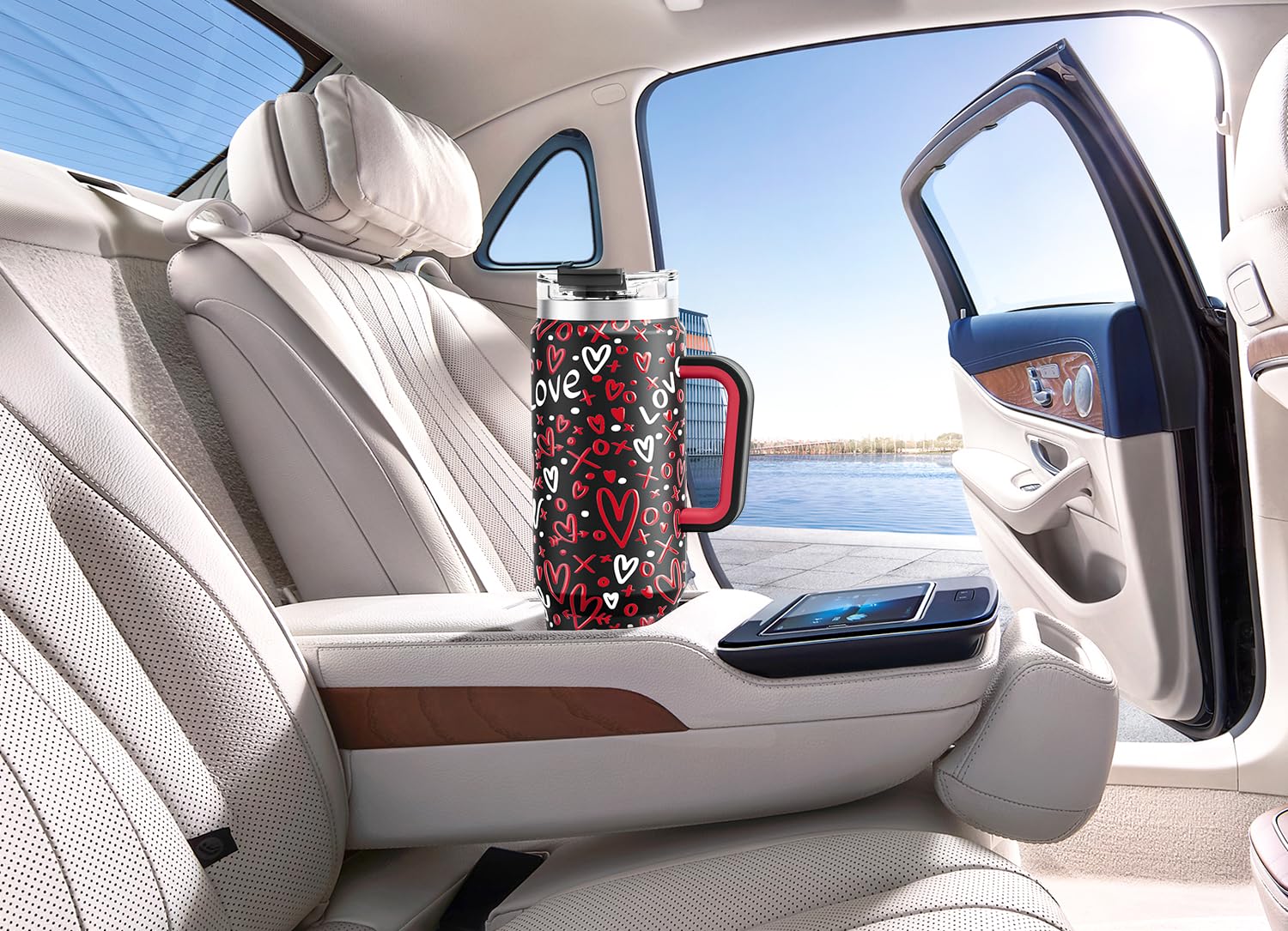 Meoky tumbler is easy to clean and maintain after workouts.