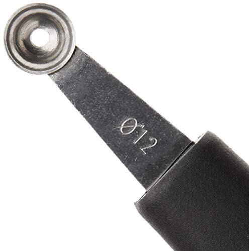 Close-up of Mercer non-slip handle provides safe, comfortable grip even with wet hands.