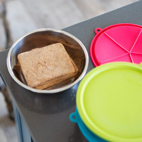 Messy Mutts green lid color-codes meals and seals leftovers.
