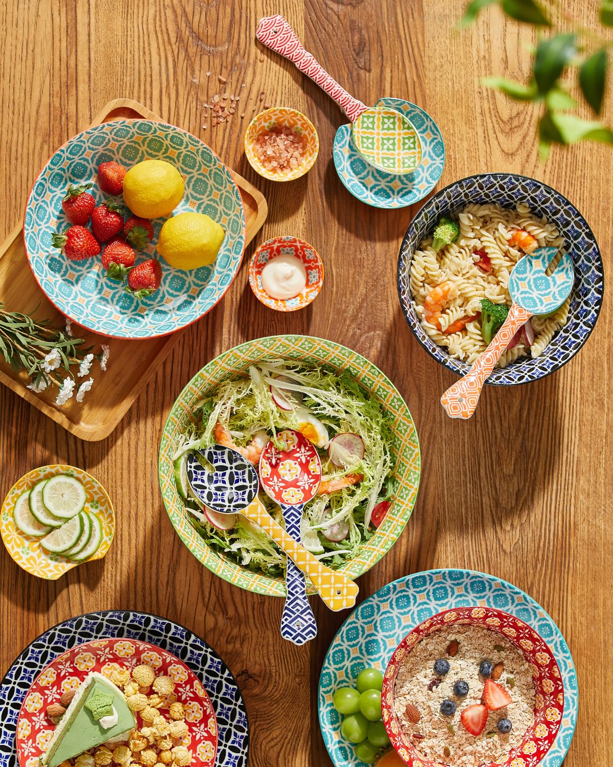 Metahom dishwasher- and microwave-safe porcelain set shown in kitchen