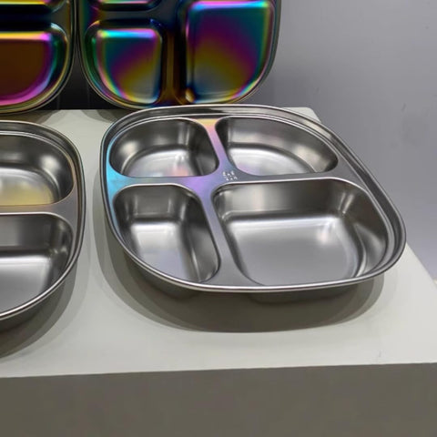 MFBJXC oven-safe divided plate resists heat for reheating meals.