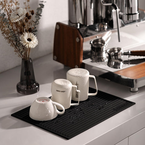 MHW-3BOMBER eagle-mouth spout enables precise latte art pours