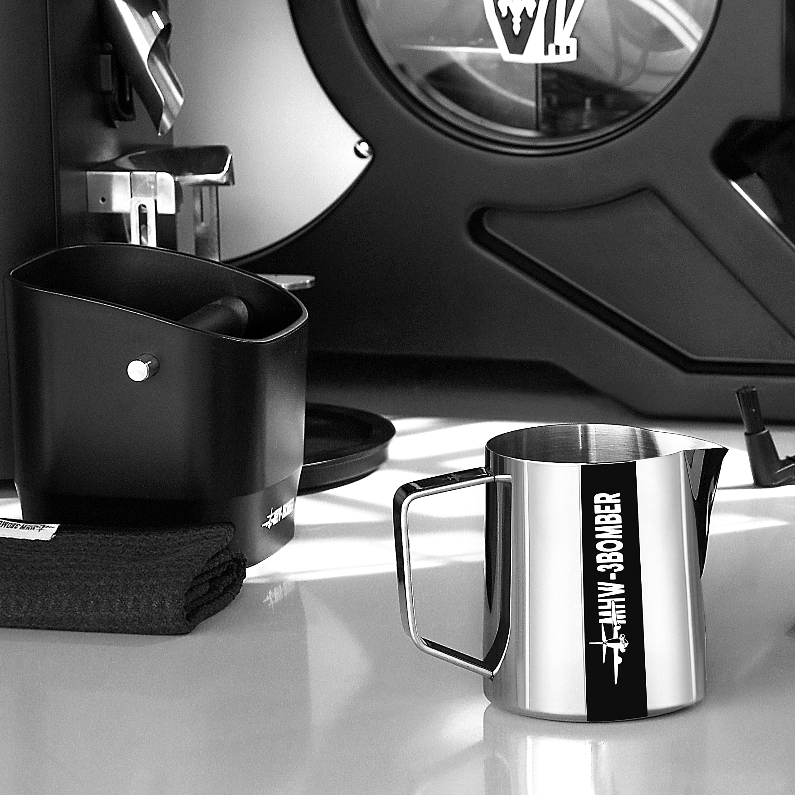 MHW-3BOMBER ergonomic handle provides comfortable grip during use.