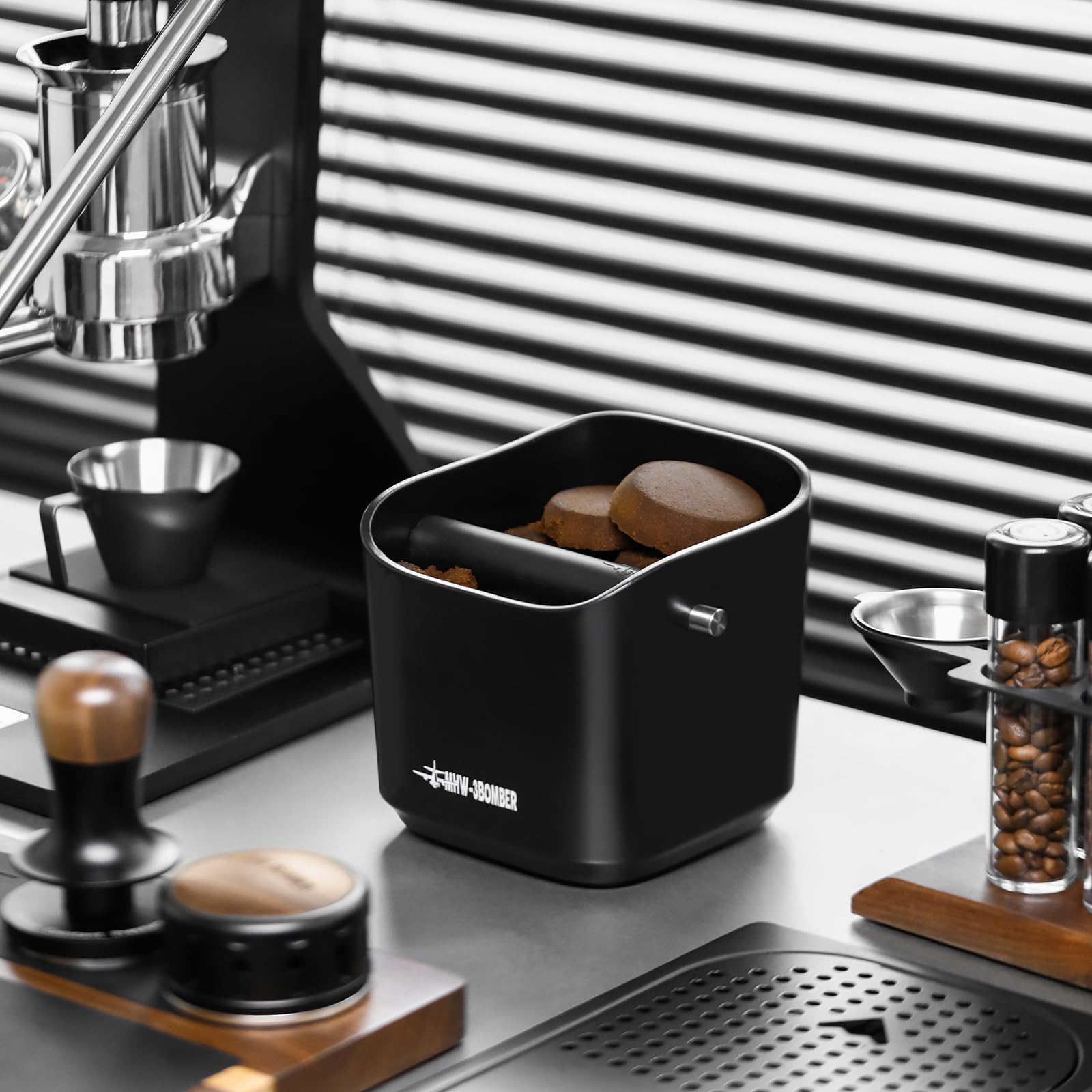 MHW-3BOMBER knock bar removable close-up with easy-grip design.