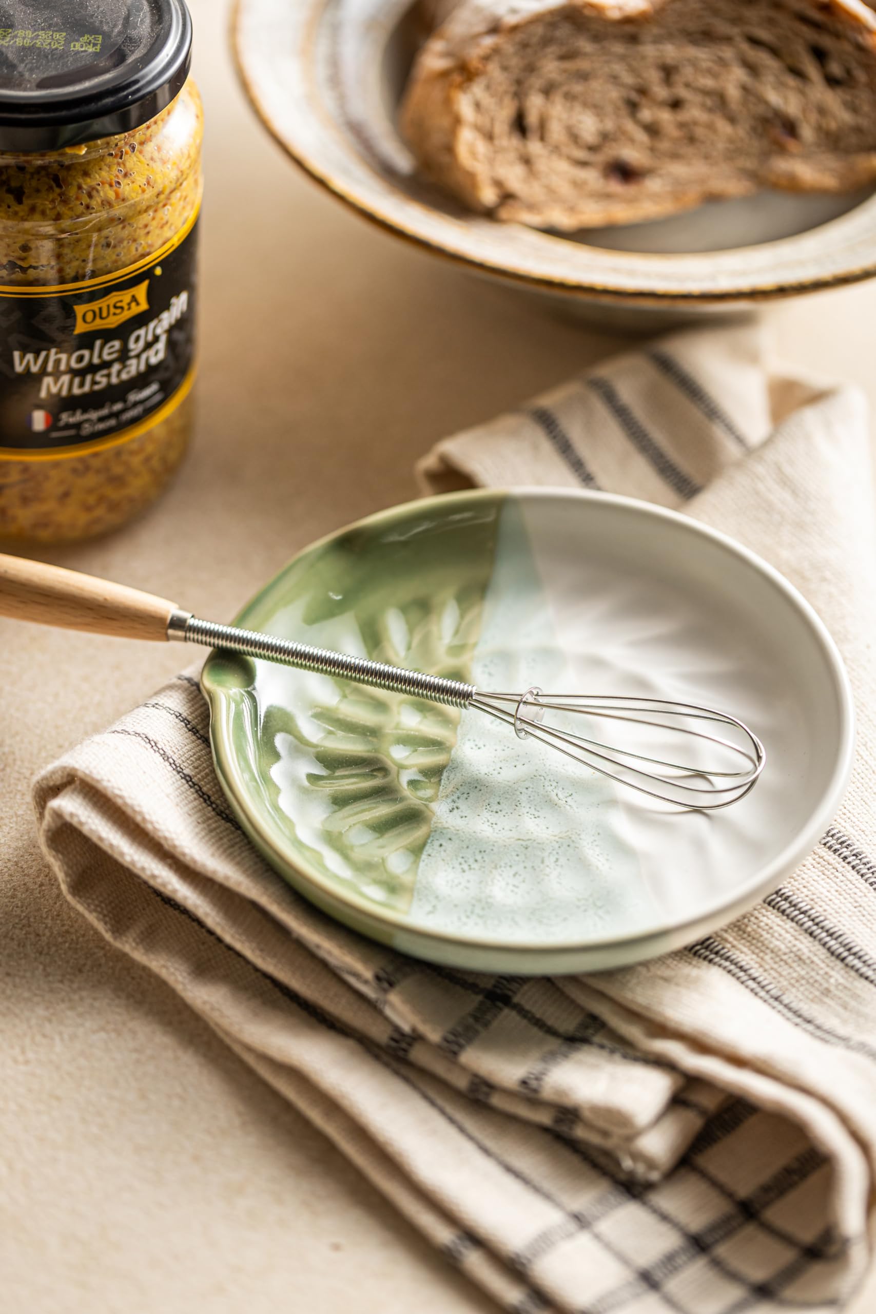 Miamolo spoon rest makes a thoughtful housewarming or holiday gift for home chefs.