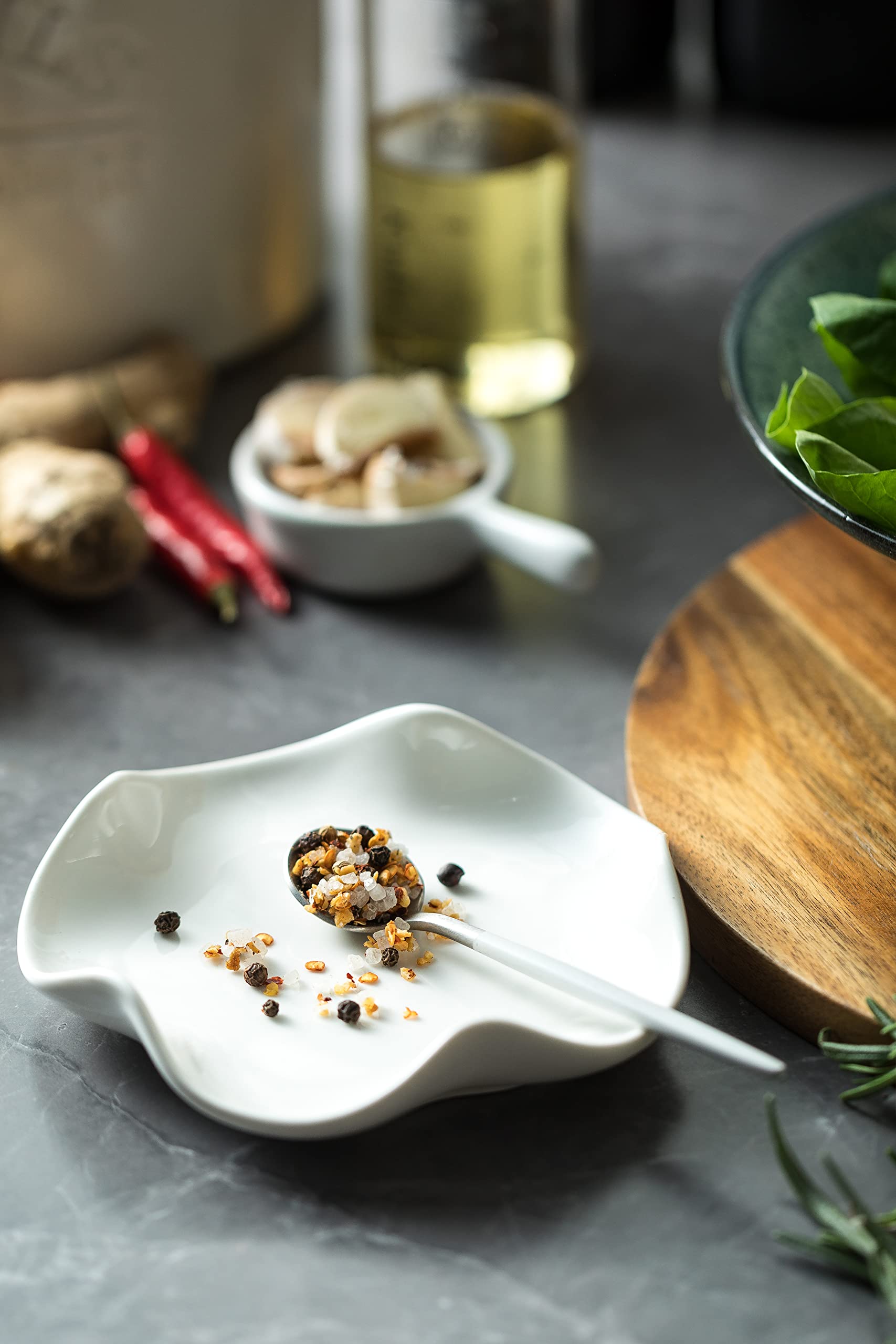 Miamolo chip-resistant ceramic spoon rest lasts daily use