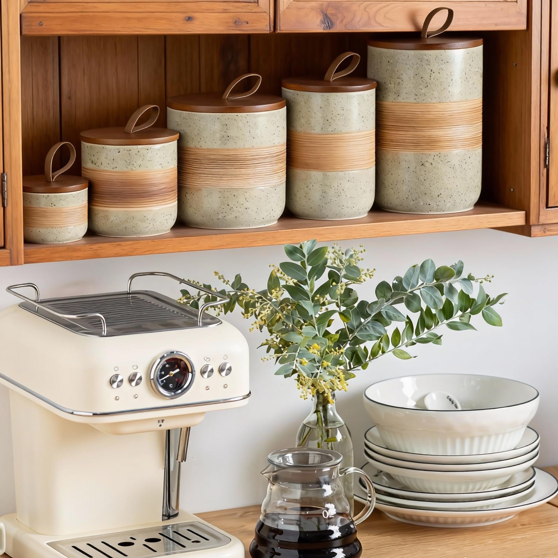 Dishwasher-safe ceramic surface simplifies cleanup after cooking.