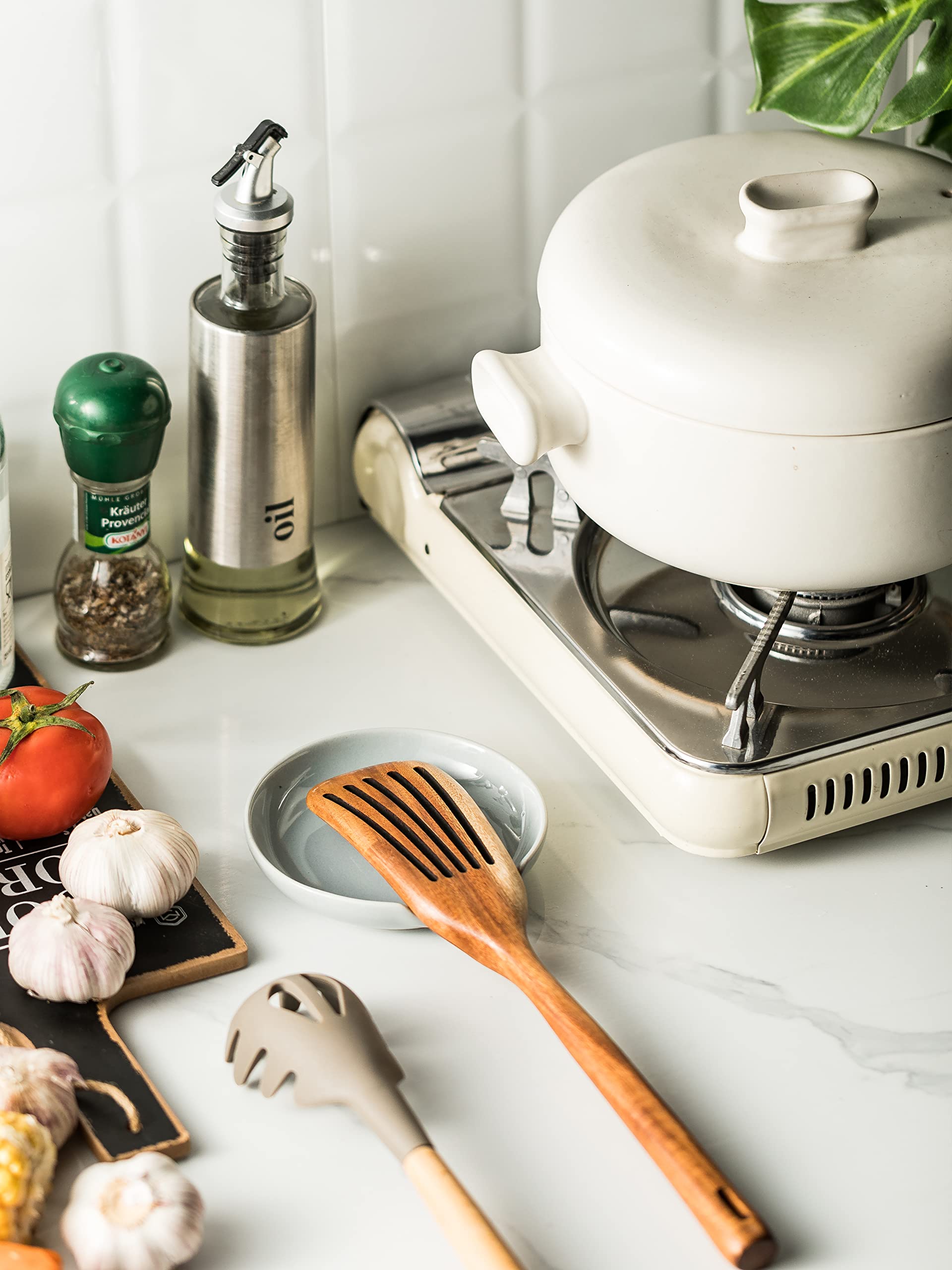 Miamolo dishwasher safe spoon rest cleans quickly after meal prep.