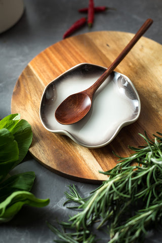 Miamolo spoon rest makes a thoughtful housewarming gift for kitchen lovers.