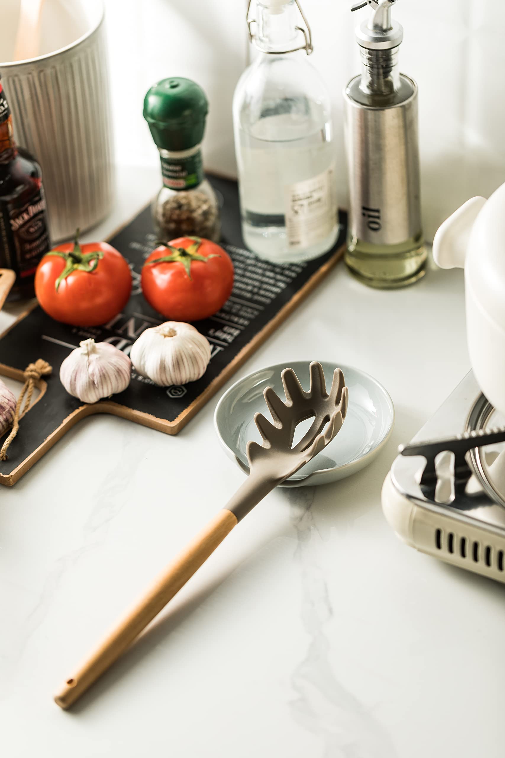 Miamolo light gray spoon rest adds subtle style and practicality.