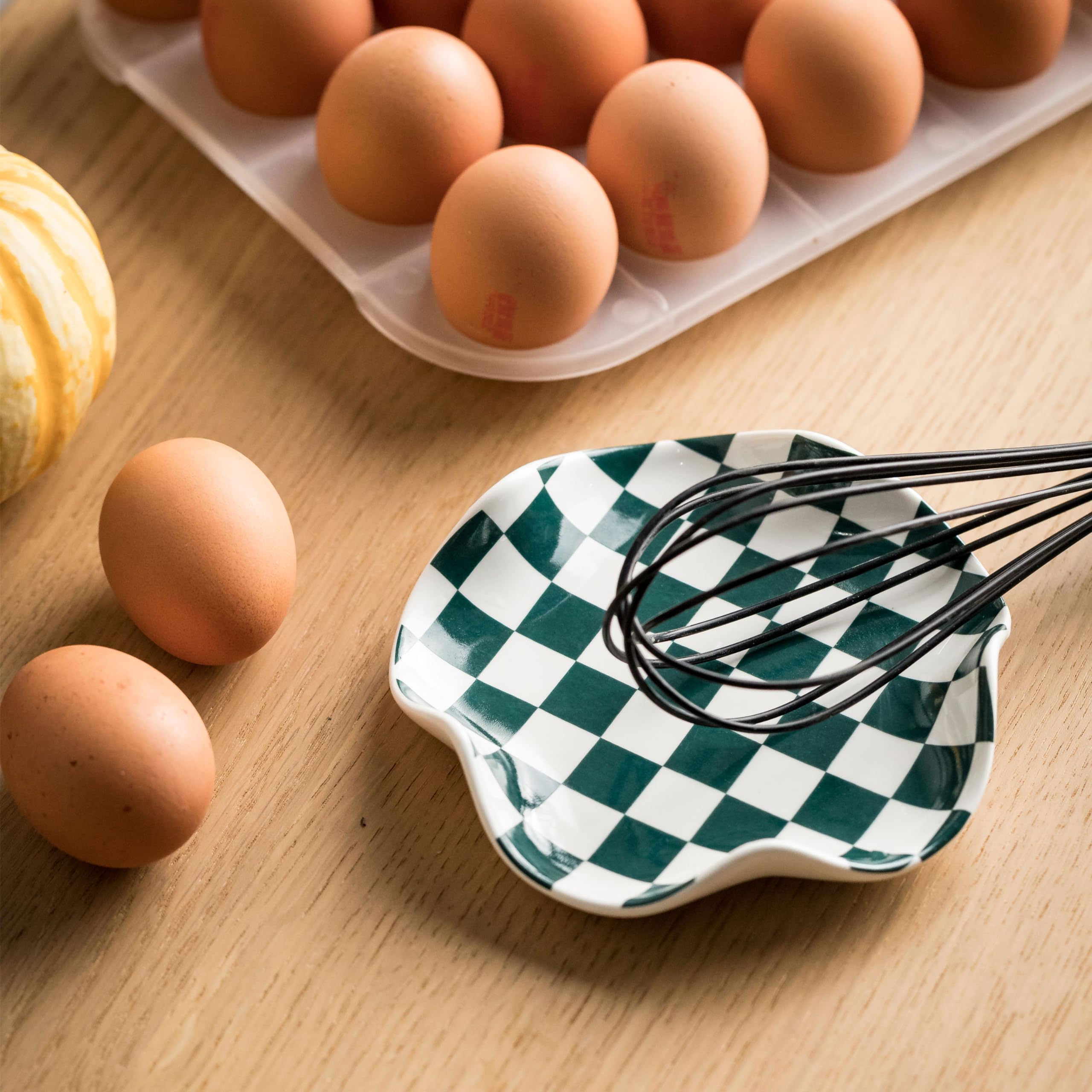 Miamolo multi-scenario utensil rest suitable for kitchen, coffee bar, and camping trips.