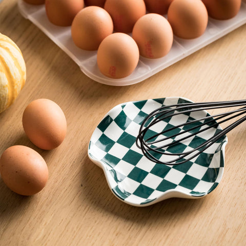 Miamolo multi-scenario utensil rest suitable for kitchen, coffee bar, and camping trips.