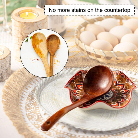 Miamolo spoon rest flower-edge design helps prevent spills during cooking.