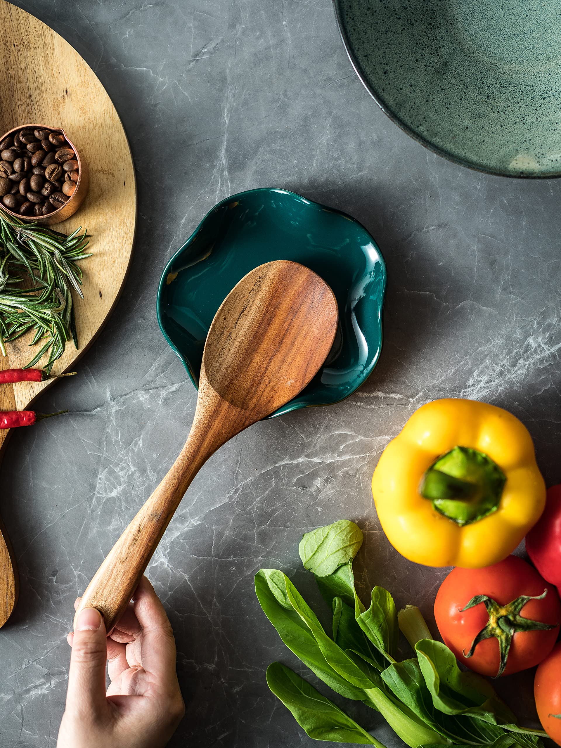Glazed surface of Miamolo spoon rest resists stains for easy cleanup.