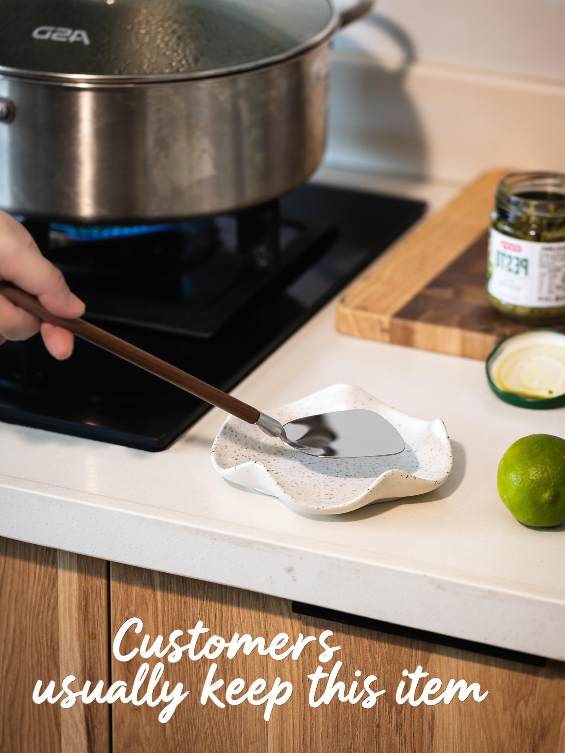 Miamolo heat-resistant ceramic spoon rest is easy to clean and dishwasher-safe