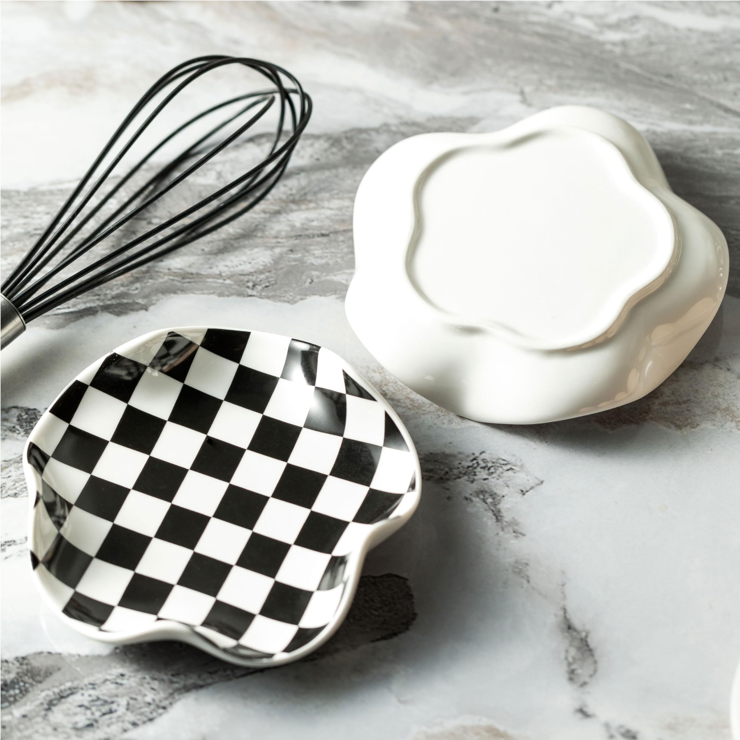 Miamolo spoon rest keeps your coffee bar organized with a stylish touch.