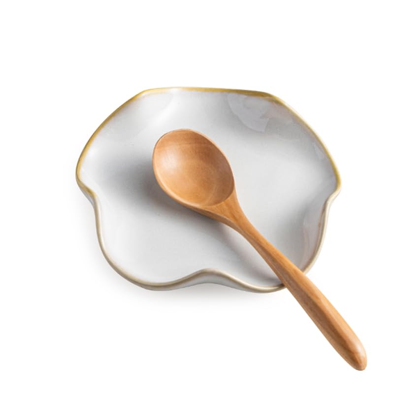 Miamolo spoon rest on stove top with ruffled beige edge keeps countertops clean