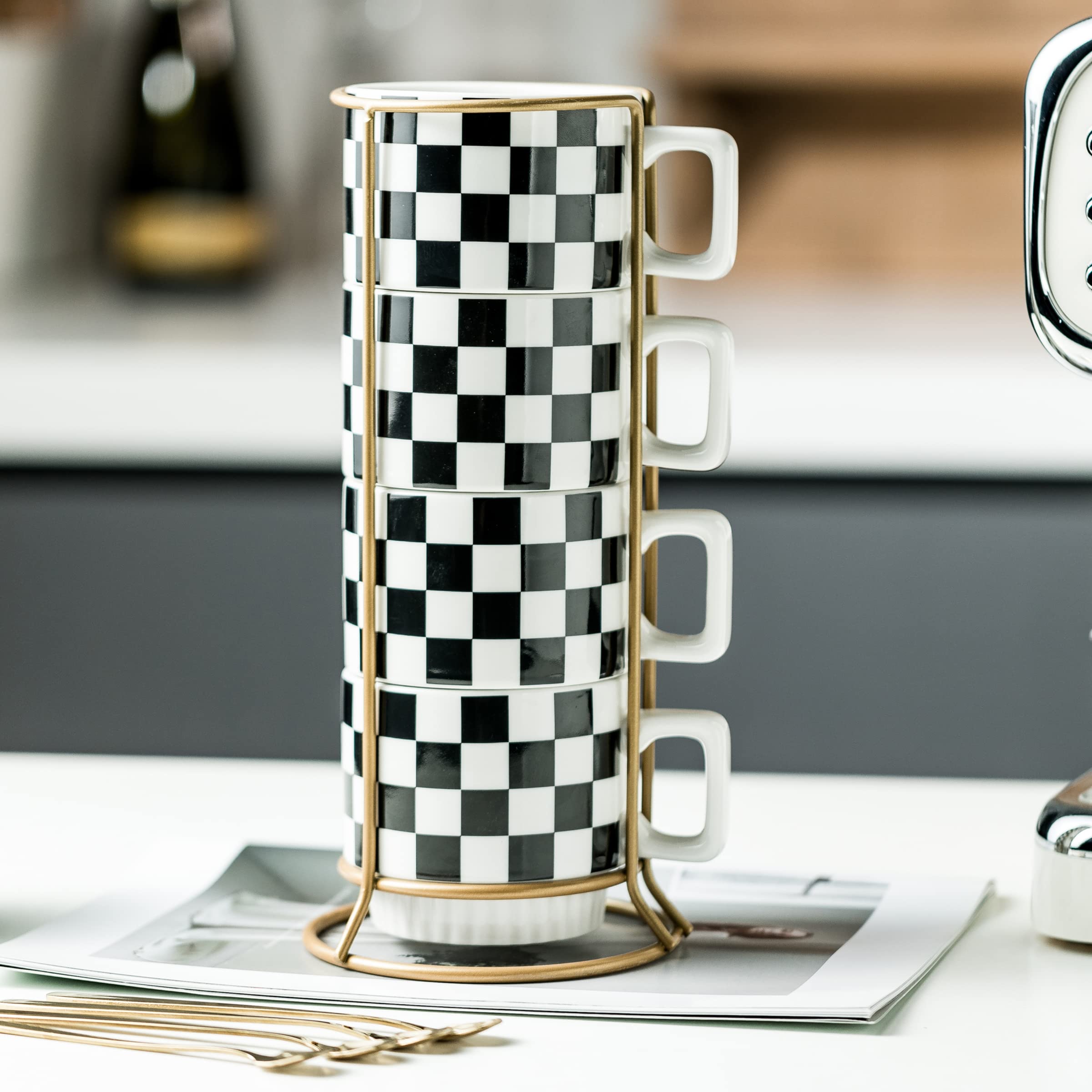 Miamolo square-handle mug highlights comfortable grip during hot beverages.