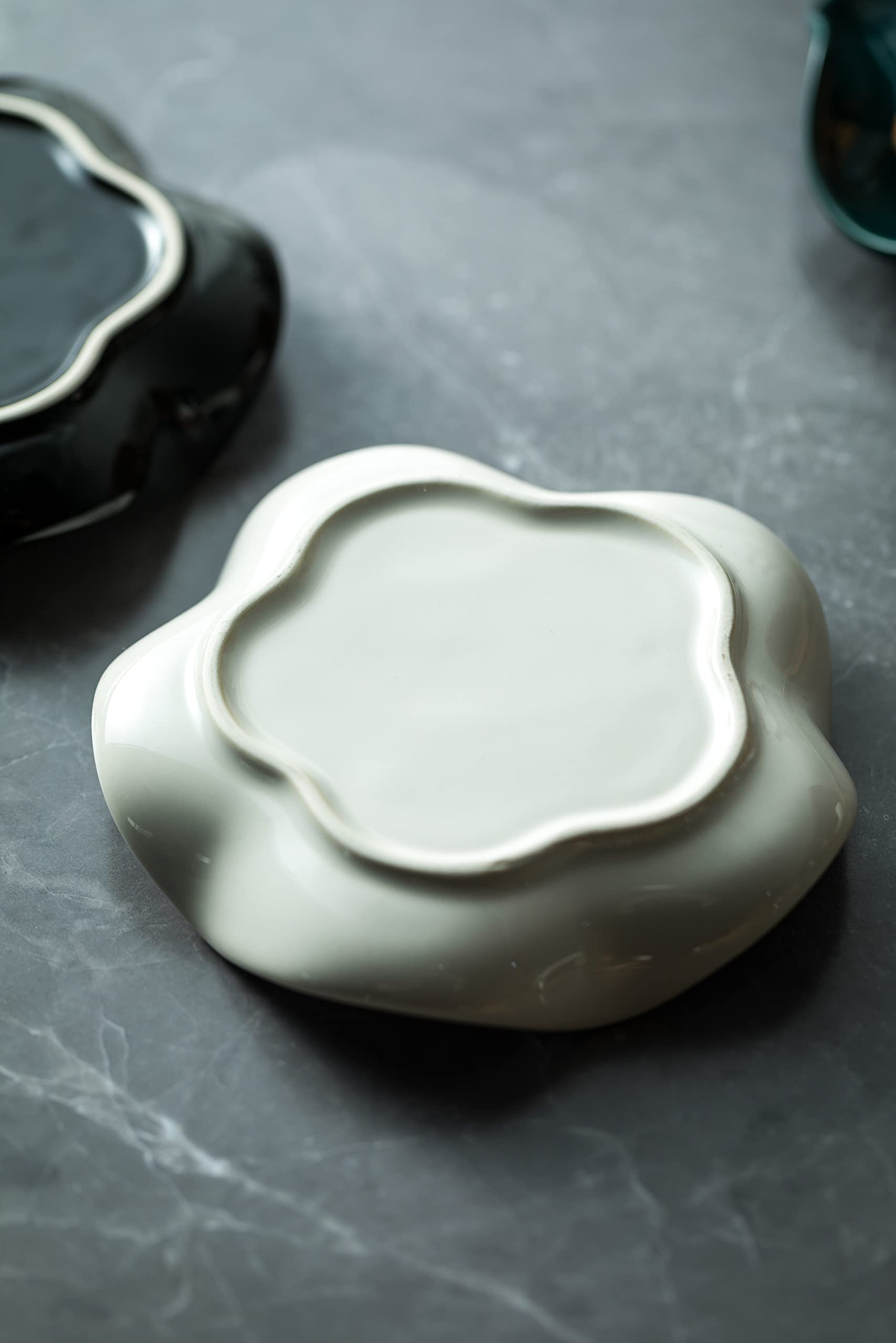 Miamolo stylish spoon rest adds simple decor while cooking