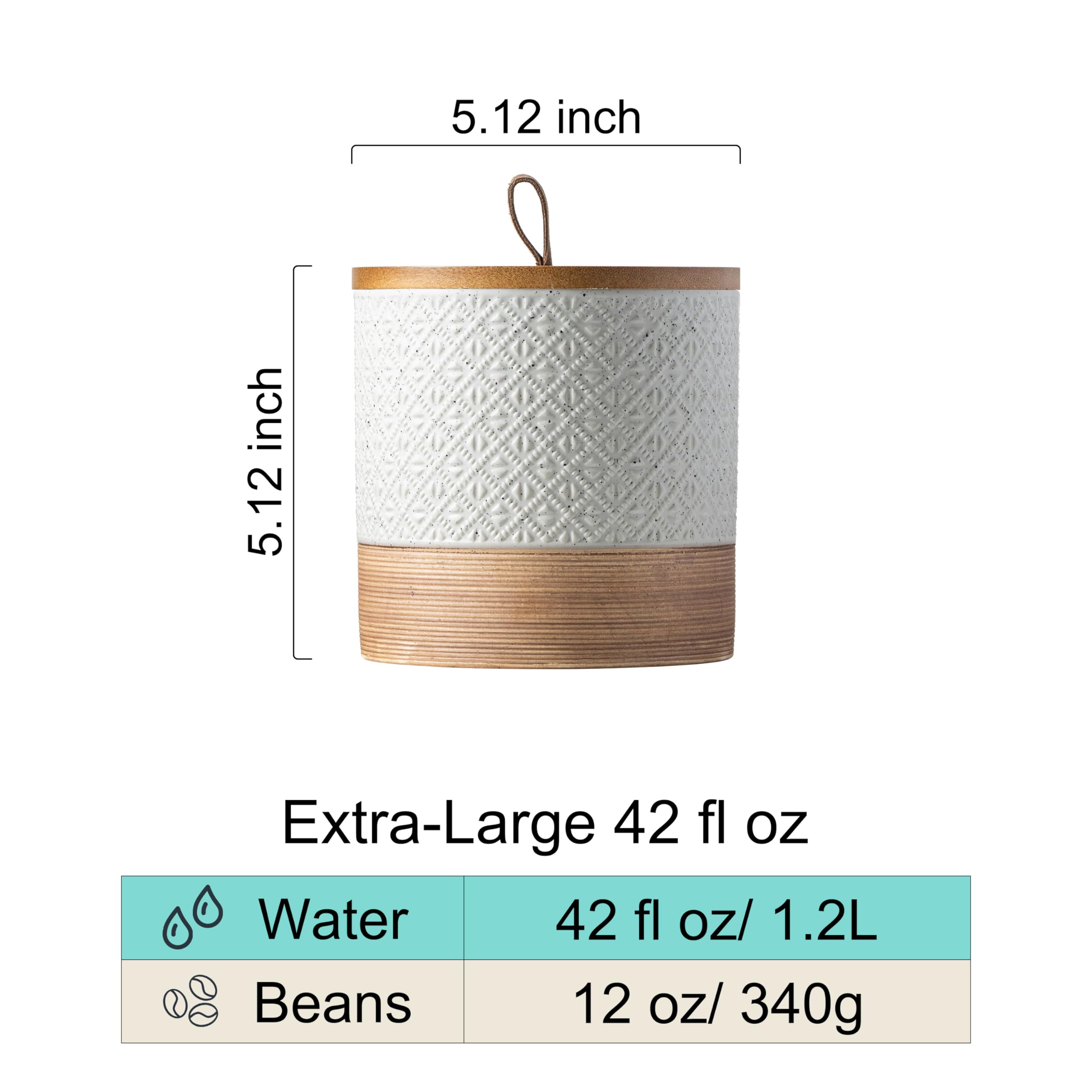 Miamolo wooden lid with tight gasket preserves flavor and minimizes moisture.