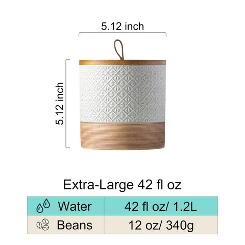 Miamolo wooden lid with tight gasket preserves flavor and minimizes moisture.