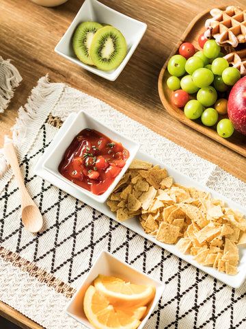 Miamolo wooden spoons included for easy serving and mixing.