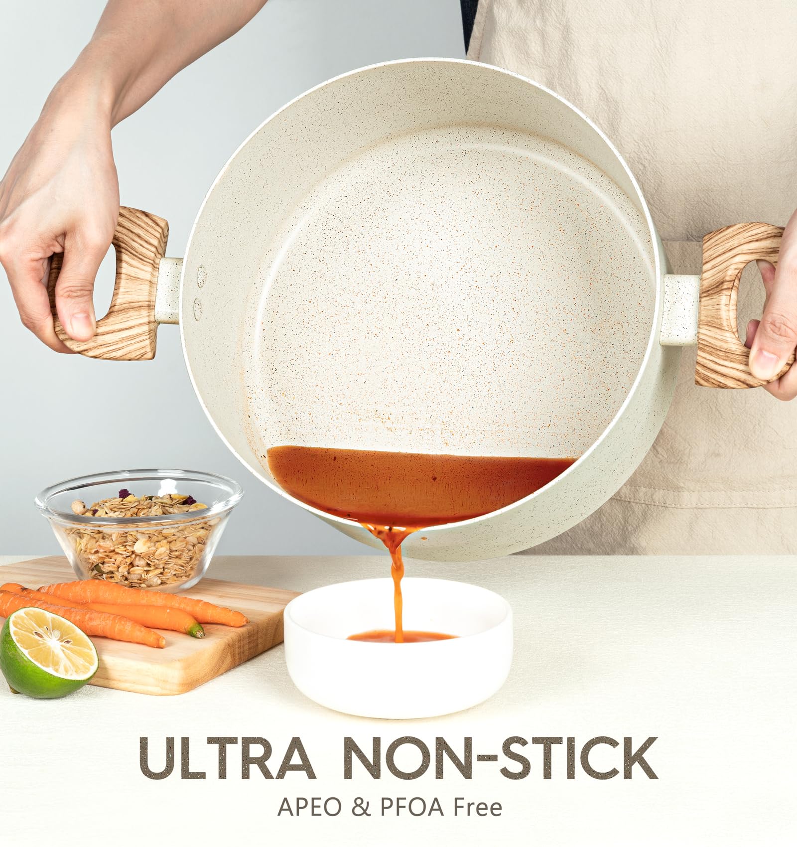 MICHELANGELO 10QT stock pot interior view promotes thorough simmering and easy cleanup.