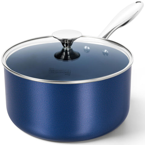 MICHELANGELO 4 Qt saucepan with blue exterior ideal for everyday cooking.