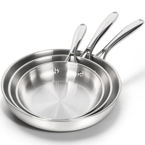 MICHELANGELO 8-inch frying pan with ergonomic handle for precise searing.