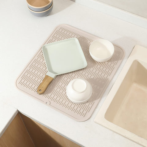 MicoYang easy-clean silicone mat rinses clean after use