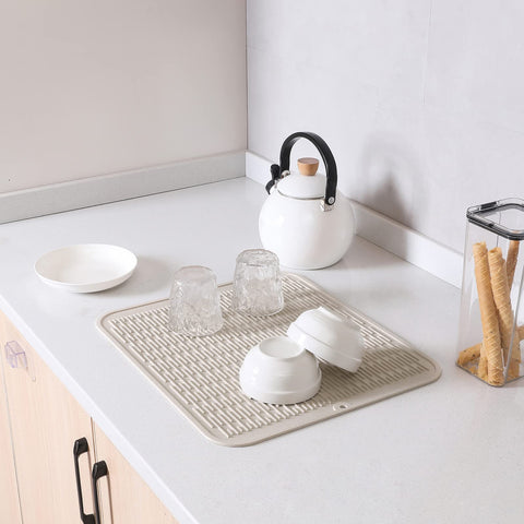 MicoYang non-slip pet mat keeps bowls steady during meals