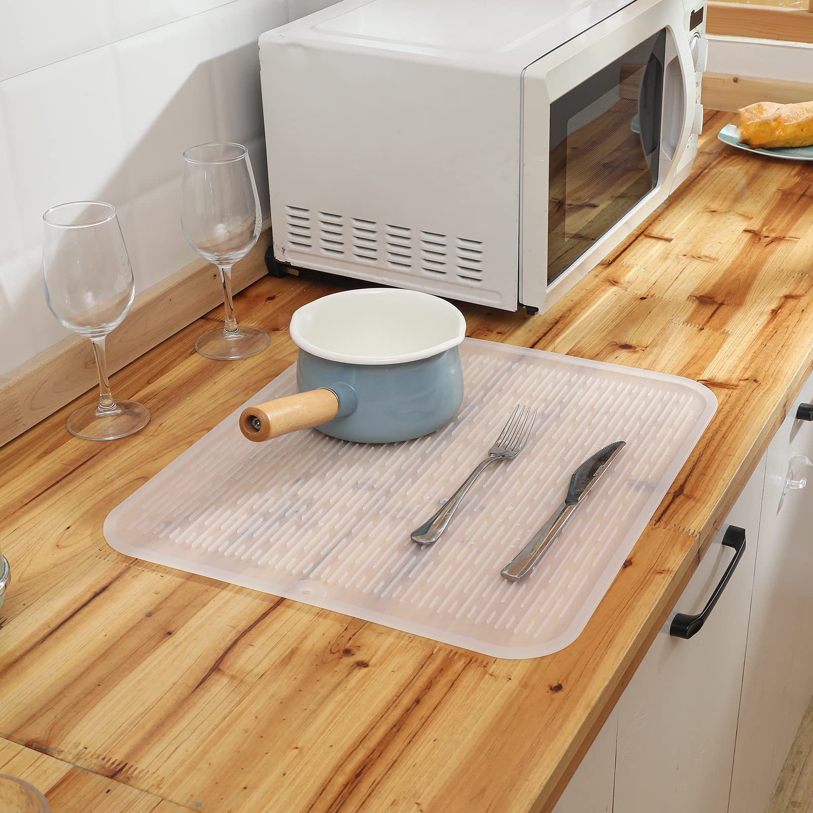 MicoYang silicone dish drying mat easy to clean with a quick rinse or brush.