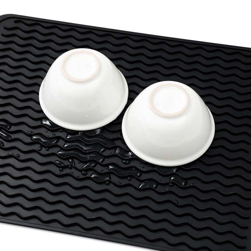MicoYang silicone mat is easy to clean under running water.