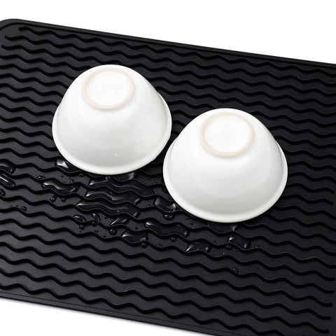 MicoYang silicone mat is easy to clean under running water.
