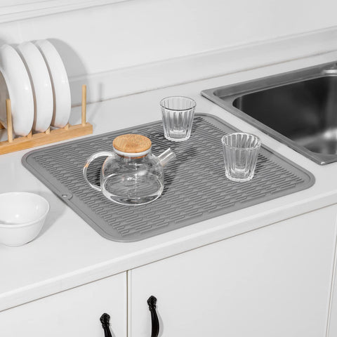 MicoYang heat-resistant silicone mat supporting hot cookware