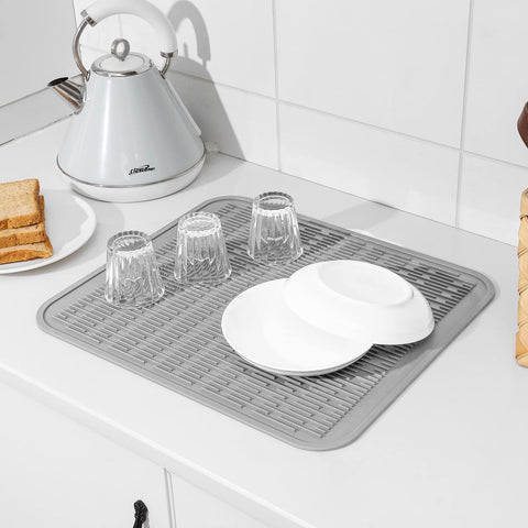 MicoYang silicone mat used as a non-slip pet feeding surface
