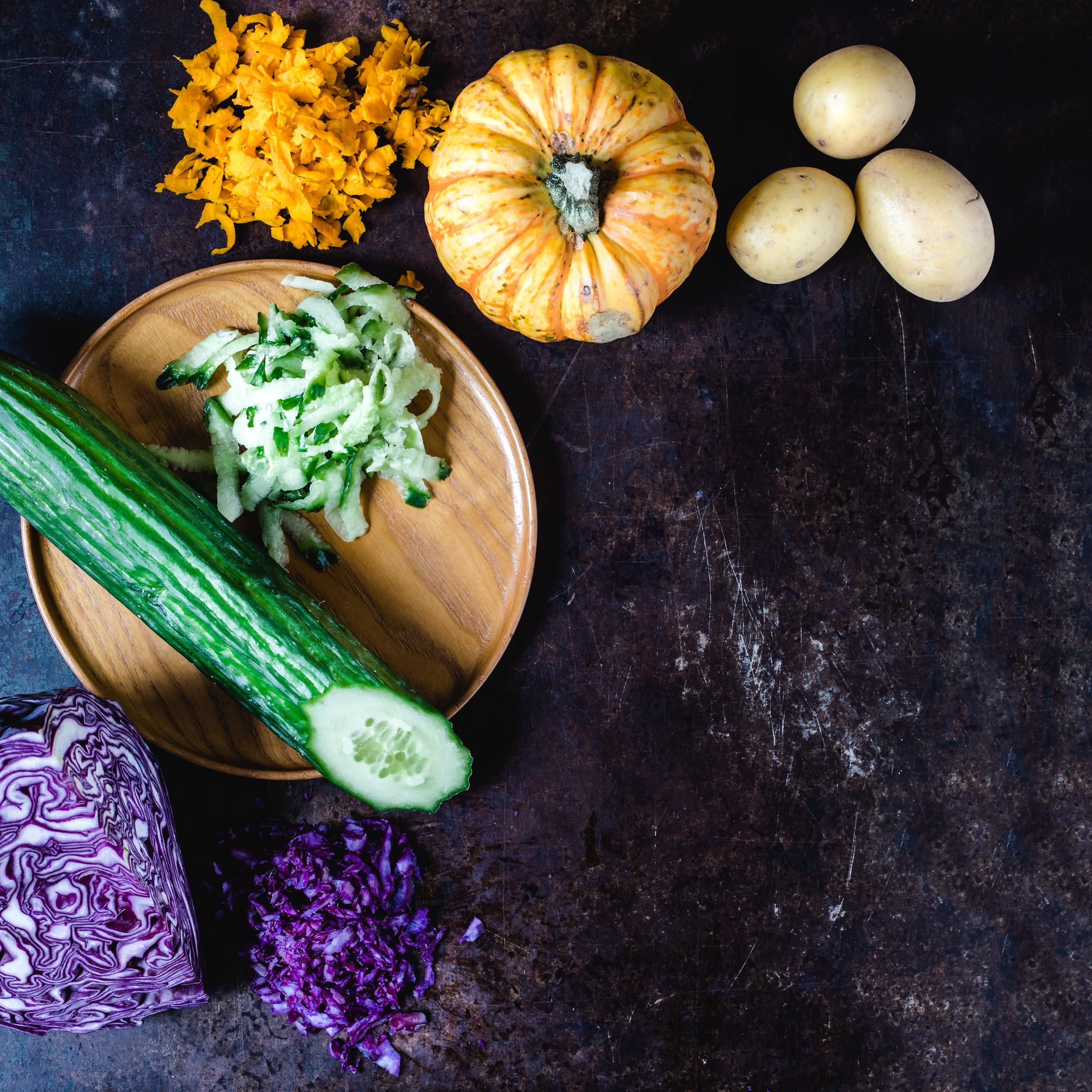 Microplane Gourmet Ultra Coarse Grater handle loop enables easy hanging and space-saving storage.
